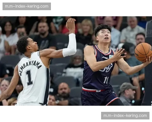 文班亚马攻防统治力受限 膝伤隐患威胁出勤资格